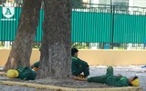 Người lao động Hà Nội vất vả mưu sinh trong nắng lửa đầu hè